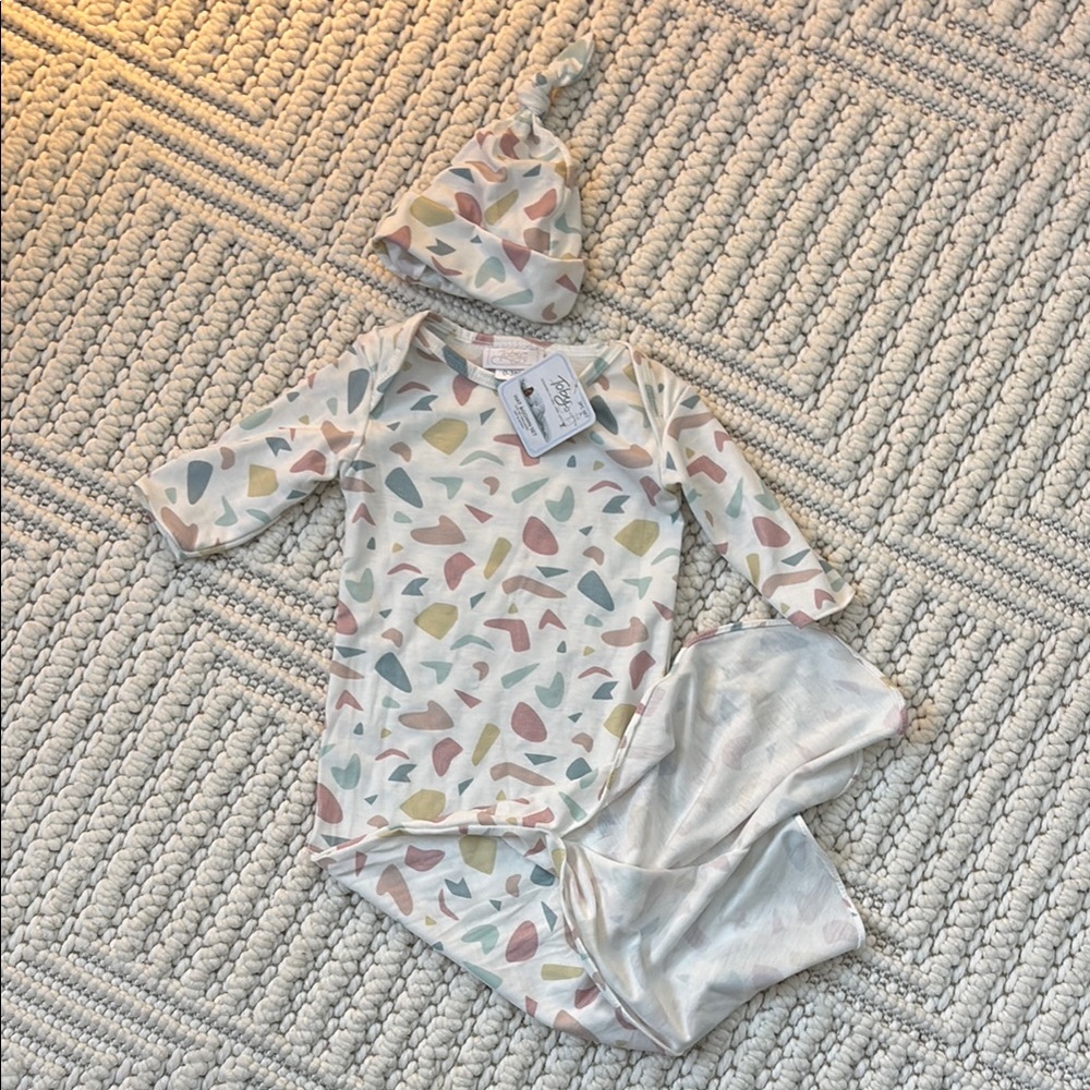 Patterned Baby Gown and Hat 2 Piece Set